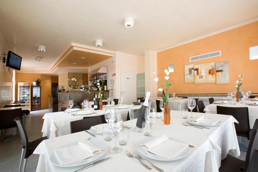 Hotel Ristorante Klaus Porto Tolle Buitenkant foto
